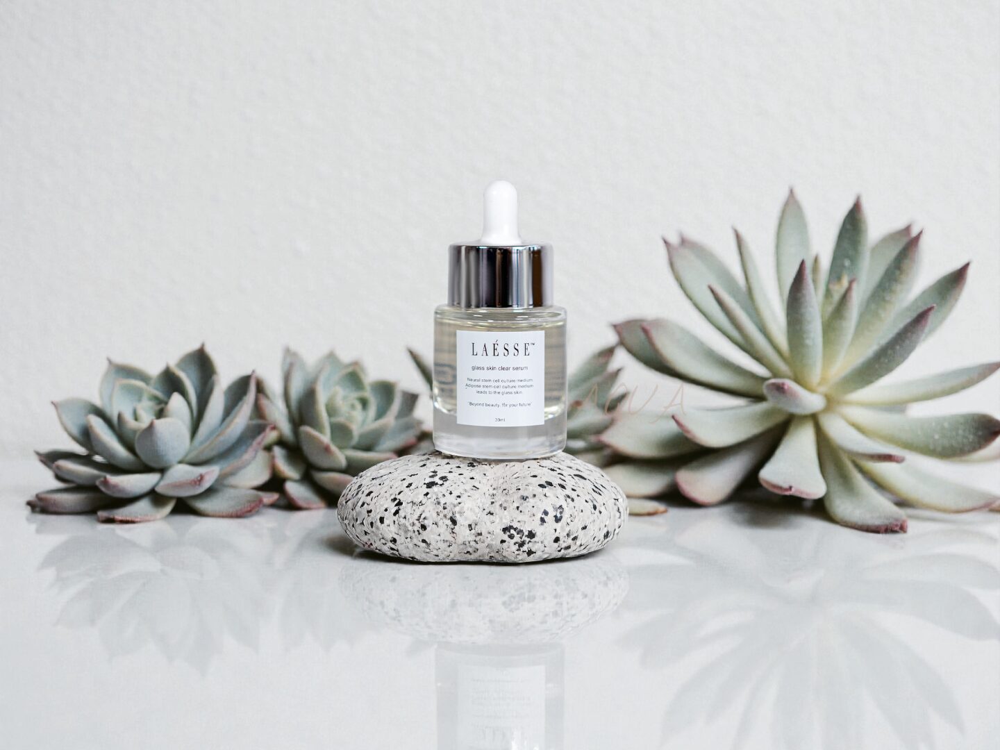 LAESSE glass skin clear serum（ラエッセ グラススキンクリアセラム 